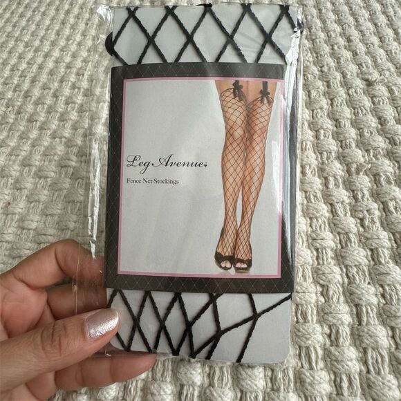 Leg Avenue Women's Fence Net Fishnet Stockings Black One Size Comfortable - Picture 2 of 3